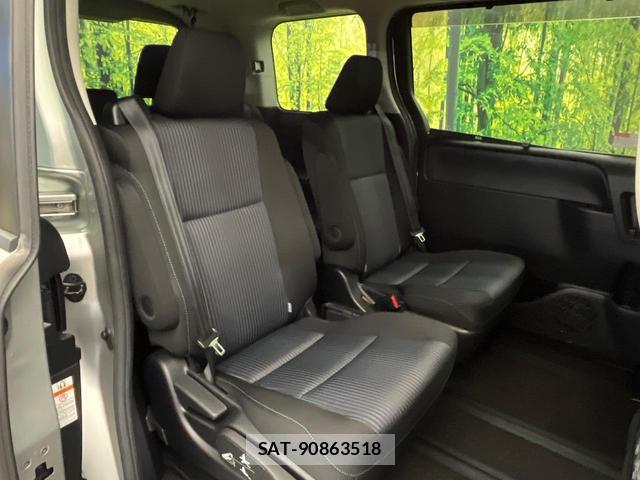 Toyota VOXY 2014-02 8856697-8