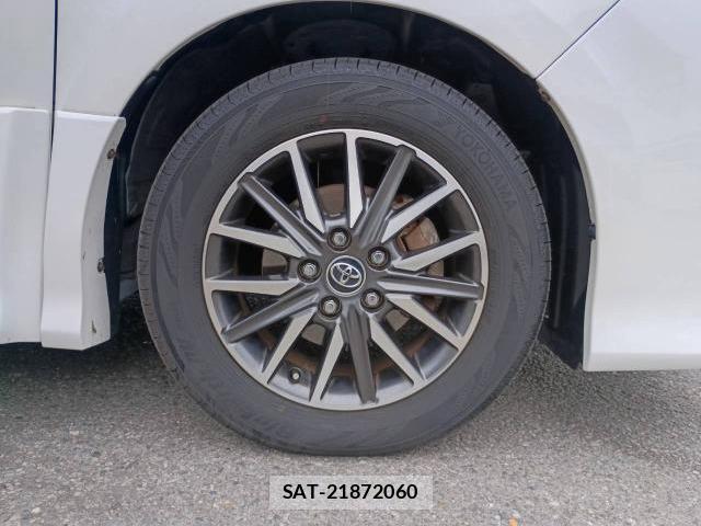 Toyota VOXY 2017-04 8856734-12