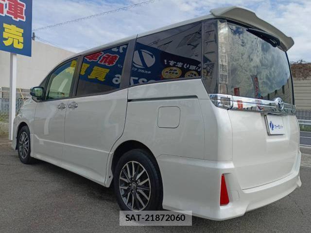 Toyota VOXY 2017-04 8856734-14