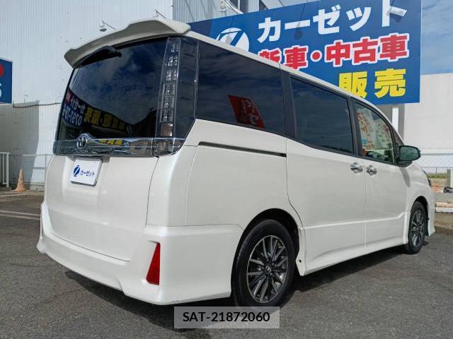 Toyota VOXY 2017-04 8856734-15