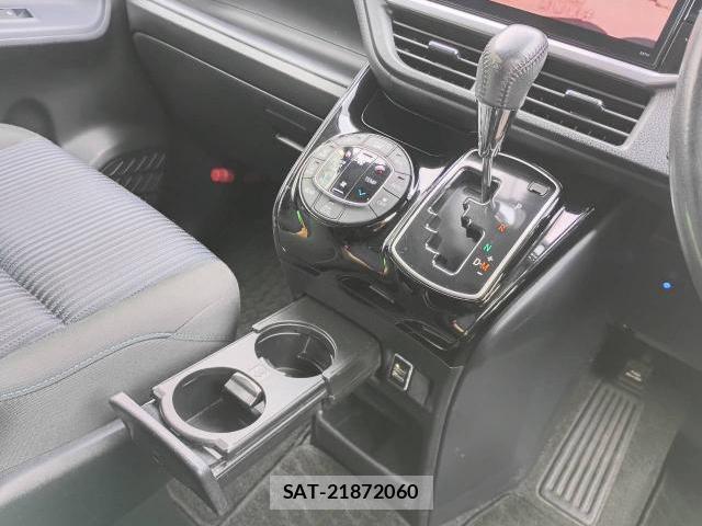 Toyota VOXY 2017-04 8856734-18