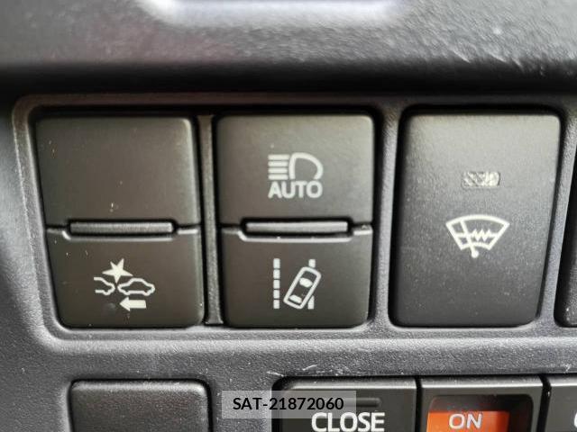 Toyota VOXY 2017-04 8856734-3