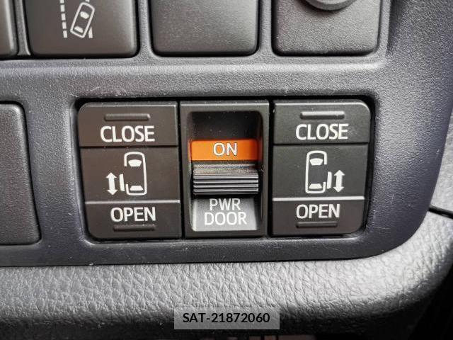 Toyota VOXY 2017-04 8856734-4