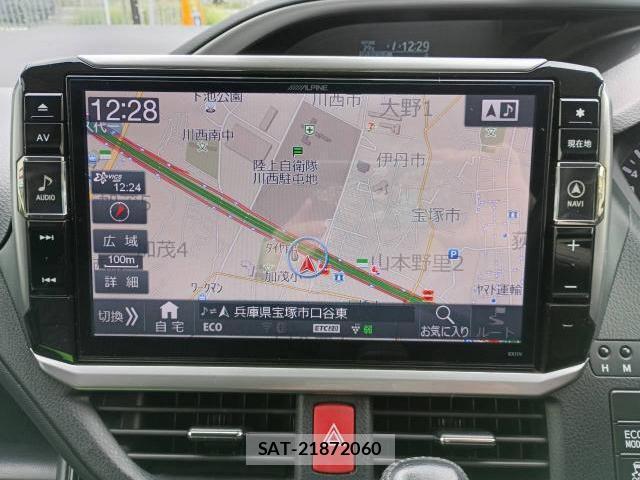 Toyota VOXY 2017-04 8856734-5