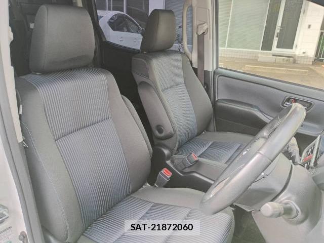 Toyota VOXY 2017-04 8856734-7