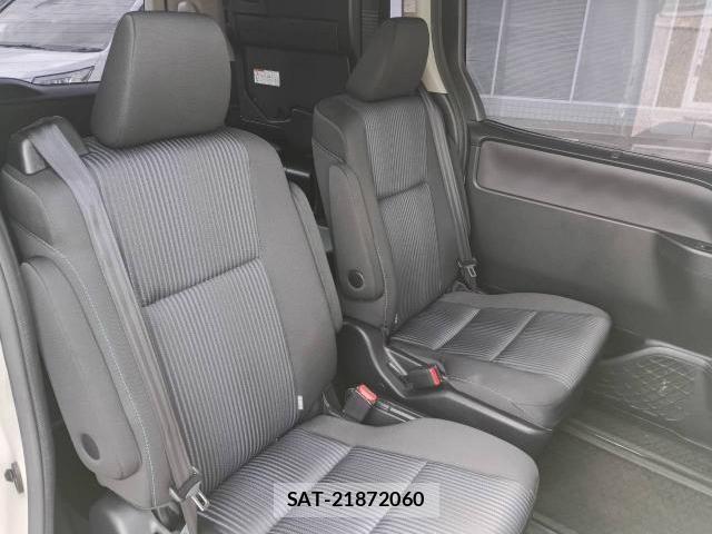 Toyota VOXY 2017-04 8856734-8
