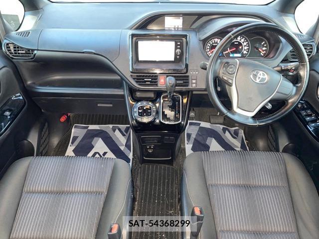 Toyota VOXY 2017-07 8856784-1
