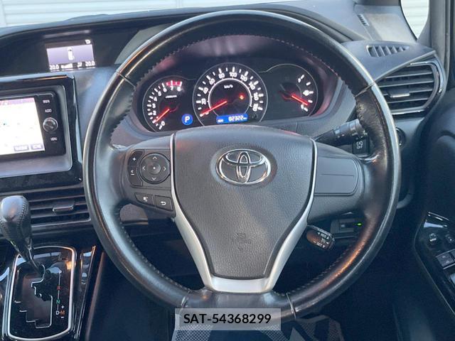 Toyota VOXY 2017-07 8856784-10