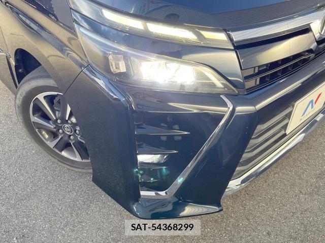 Toyota VOXY 2017-07 8856784-11
