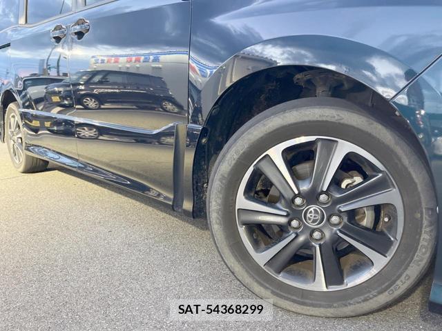 Toyota VOXY 2017-07 8856784-12