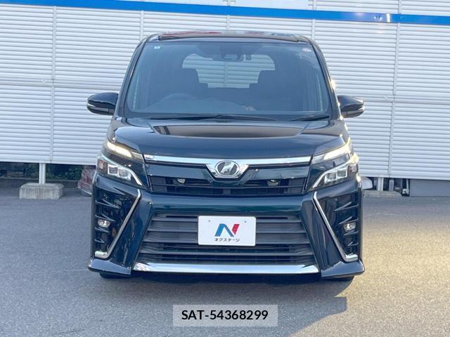 Toyota VOXY 2017-07 8856784-13