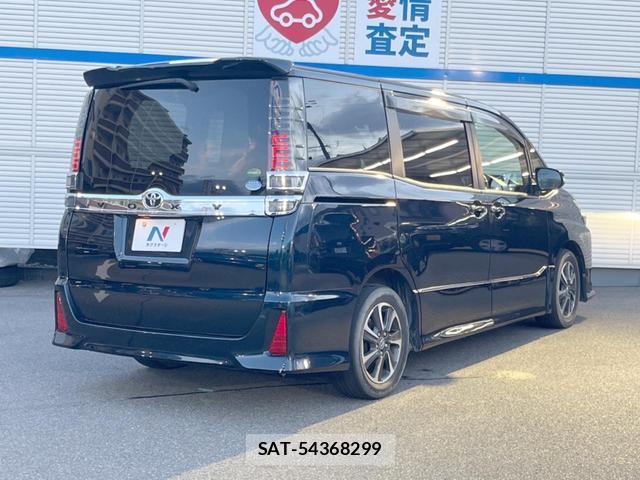 Toyota VOXY 2017-07 8856784-16