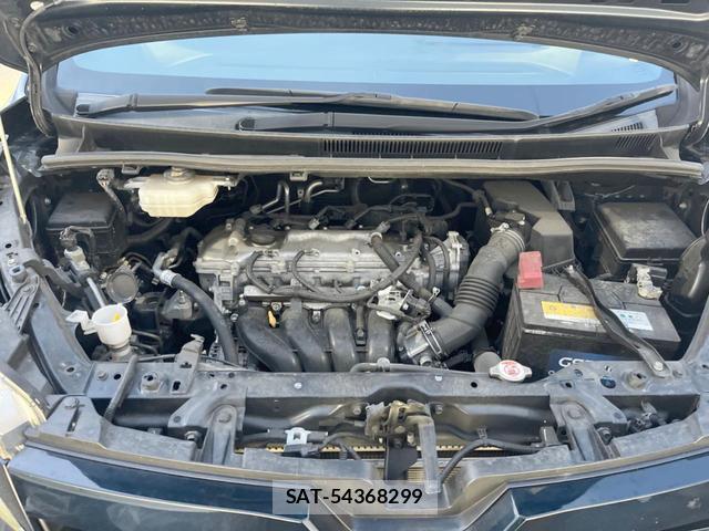 Toyota VOXY 2017-07 8856784-17