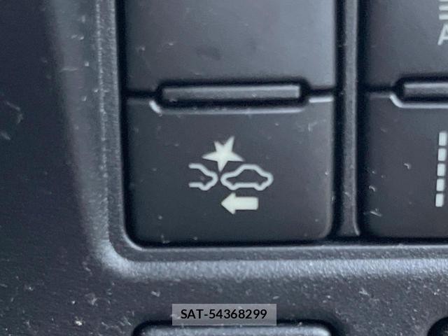 Toyota VOXY 2017-07 8856784-4