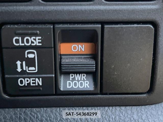 Toyota VOXY 2017-07 8856784-5