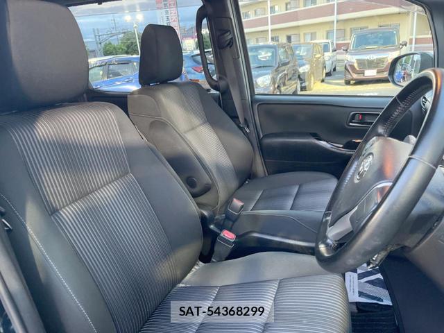 Toyota VOXY 2017-07 8856784-6