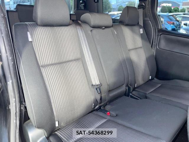 Toyota VOXY 2017-07 8856784-7