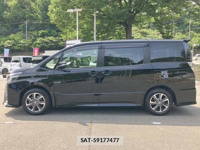 Toyota VOXY 2018-01 8856854-1