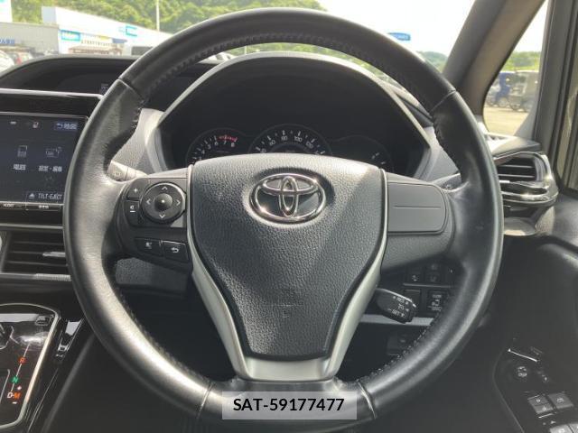 Toyota VOXY 2018-01 8856854-14