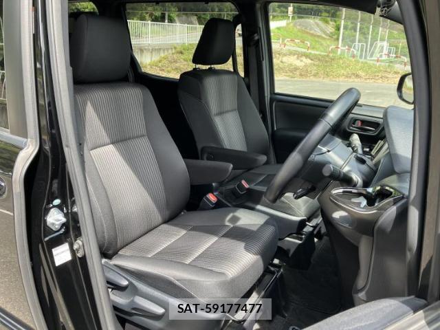 Toyota VOXY 2018-01 8856854-3