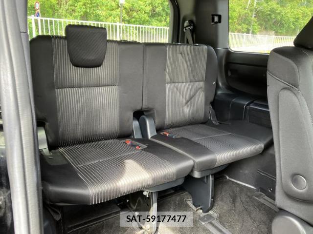 Toyota VOXY 2018-01 8856854-5