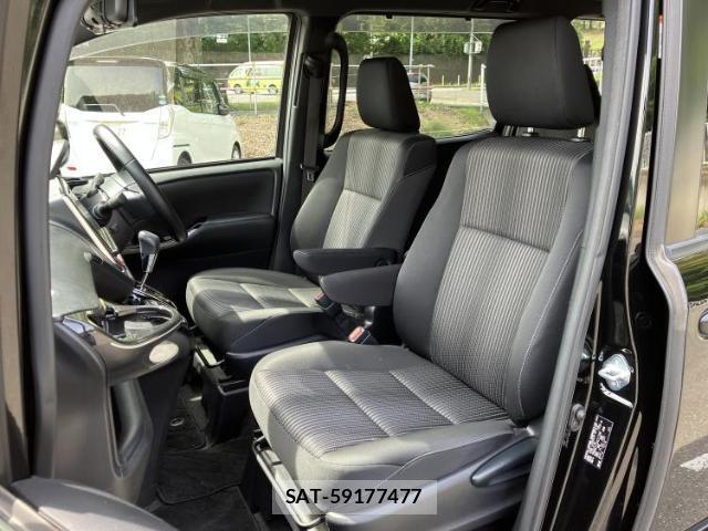 Toyota VOXY 2018-01 8856854-6