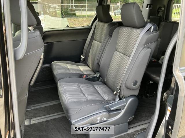 Toyota VOXY 2018-01 8856854-7