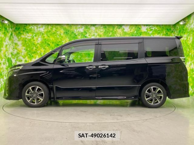 Toyota VOXY 2018-02 8856861-1