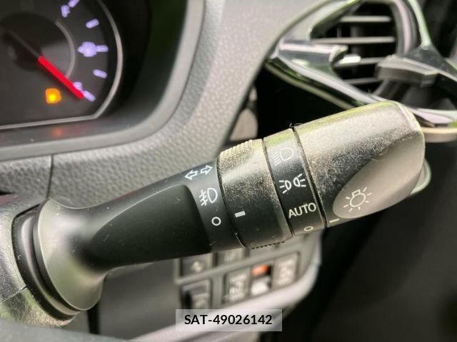 Toyota VOXY 2018-02 8856861-16