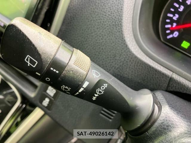 Toyota VOXY 2018-02 8856861-17