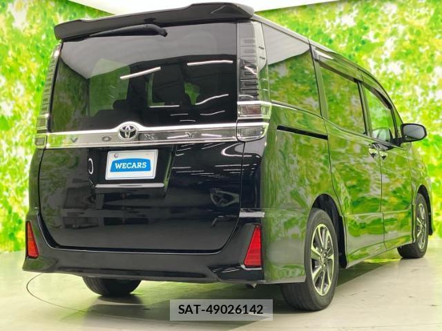 Toyota VOXY 2018-02 8856861-2
