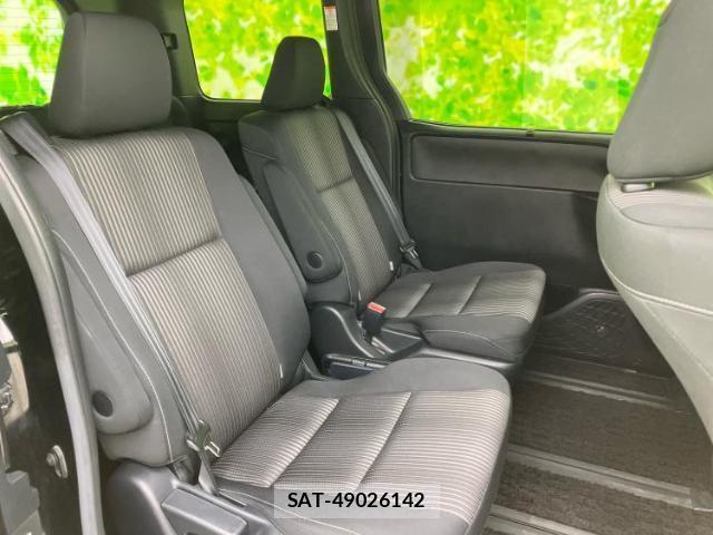 Toyota VOXY 2018-02 8856861-4