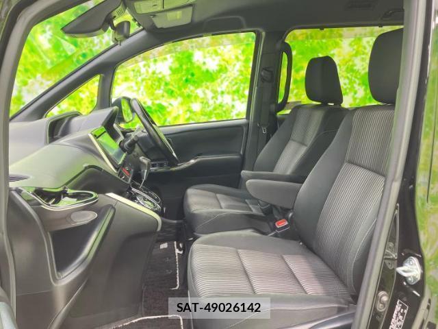 Toyota VOXY 2018-02 8856861-6