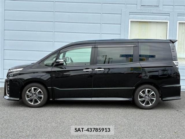 Toyota VOXY 2017-12 8856868-1