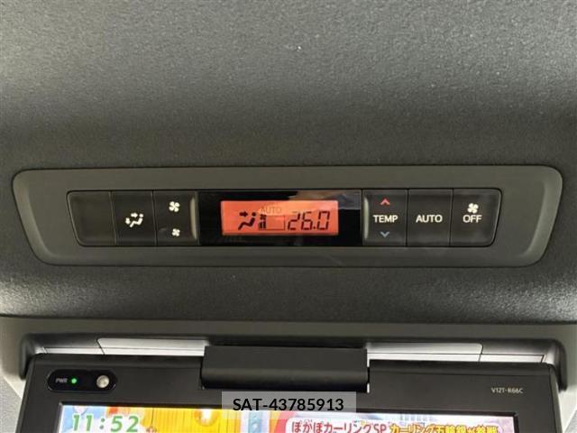 Toyota VOXY 2017-12 8856868-12