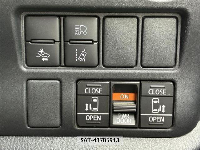Toyota VOXY 2017-12 8856868-13