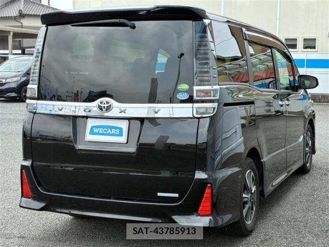 Toyota VOXY 2017-12 8856868-2