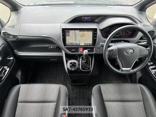 Toyota VOXY 2017-12 8856868-3