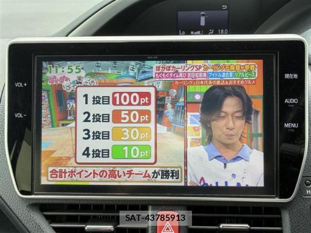Toyota VOXY 2017-12 8856868-9