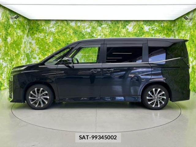 Toyota VOXY 2023-03 8856920-1