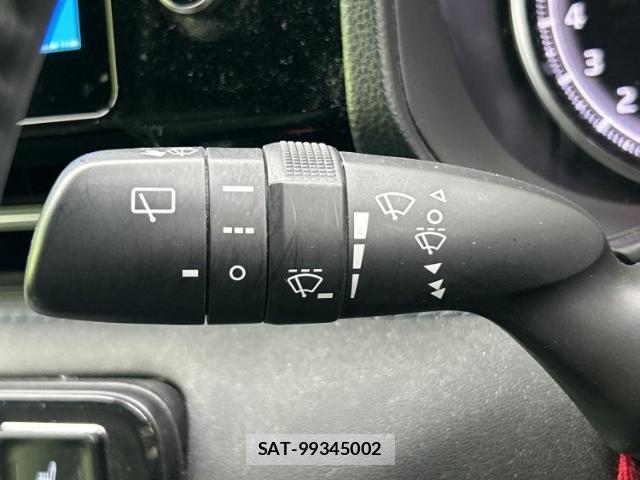 Toyota VOXY 2023-03 8856920-15