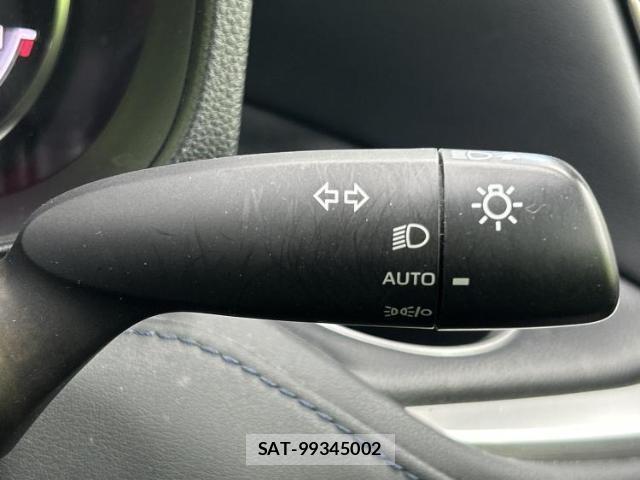 Toyota VOXY 2023-03 8856920-16