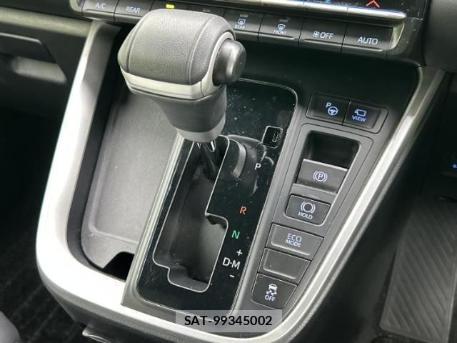 Toyota VOXY 2023-03 8856920-17