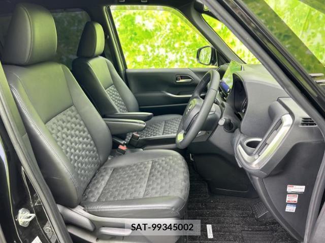 Toyota VOXY 2023-03 8856920-3