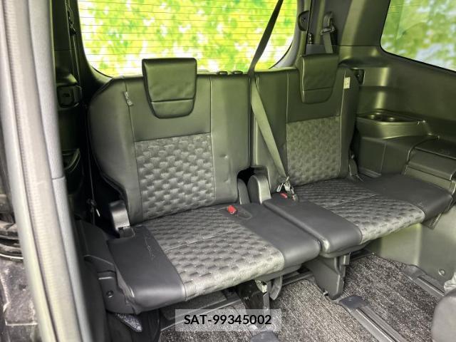 Toyota VOXY 2023-03 8856920-5