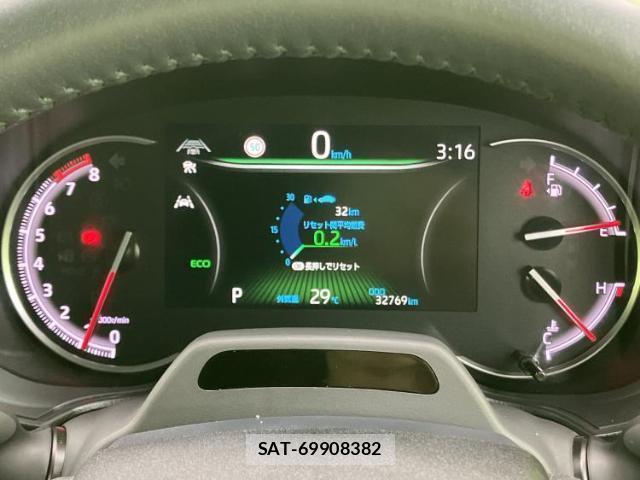 Toyota VOXY 2022-03 8856980-13