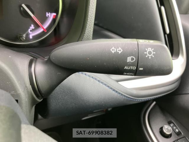 Toyota VOXY 2022-03 8856980-17