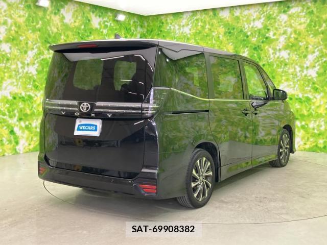 Toyota VOXY 2022-03 8856980-2