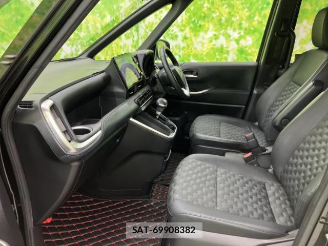 Toyota VOXY 2022-03 8856980-5