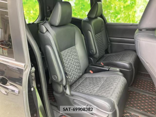 Toyota VOXY 2022-03 8856980-6